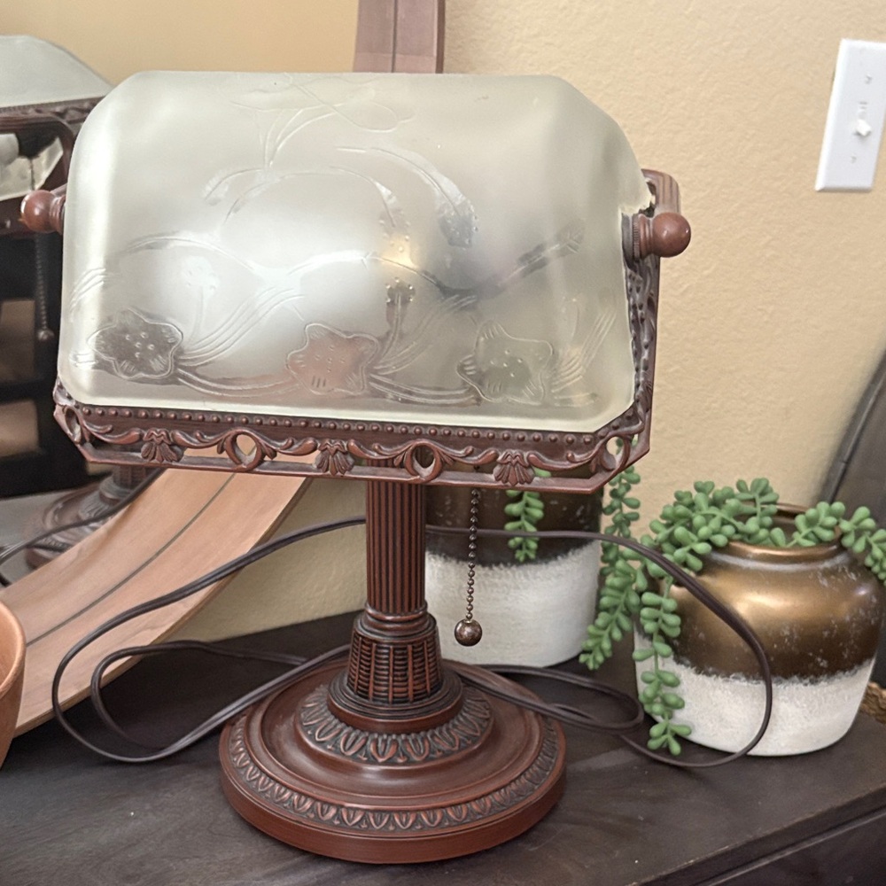 Vintage Style Frosted Glass Table Lamp